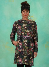 Kleid, Sneakers in the Woods, theatre-du-vaudeville